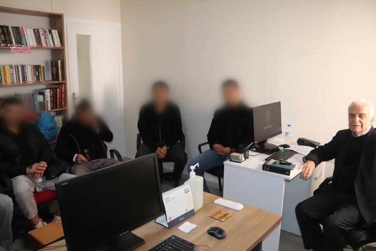 Bandırma\'da yükümlüler, denetimli serbestlik kütüphanesinde edebiyatçılarla buluştu