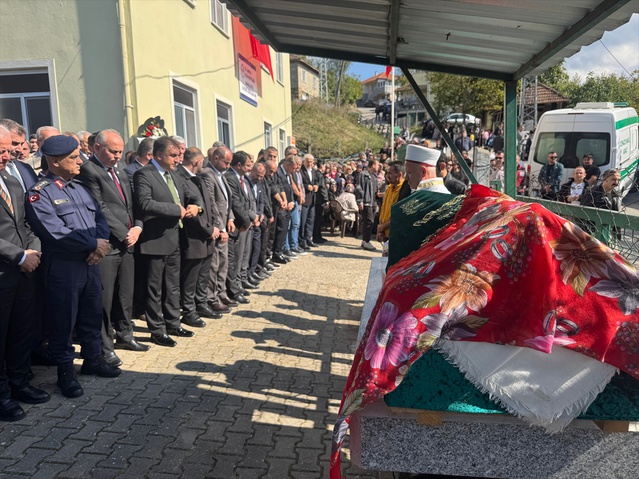 Başakşehir'deki okul saldırısında ölen 10 yaşındaki öğrenci Bartın'da defnedildi
