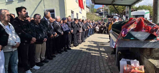 Okuldaki saldırının ardından acı veda! Eslem Sare son yolculuğuna uğurlandı