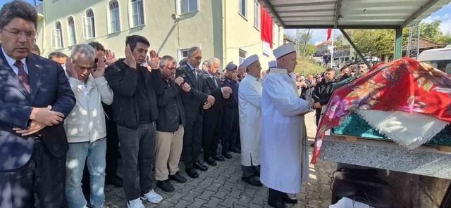 Okuldaki saldırının ardından acı veda! Eslem Sare son yolculuğuna uğurlandı