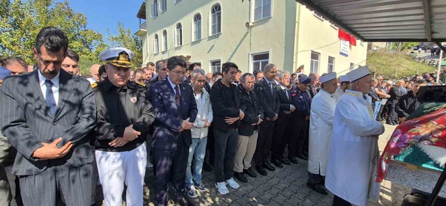 Okuldaki saldırının ardından acı veda! Eslem Sare son yolculuğuna uğurlandı