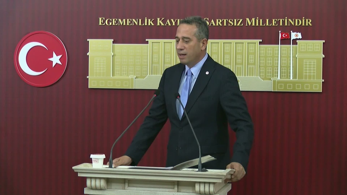 Başarır, AK Parti\'ye katılan Cemil Tugay\'a yüzünü değiştirmesini önerdi
