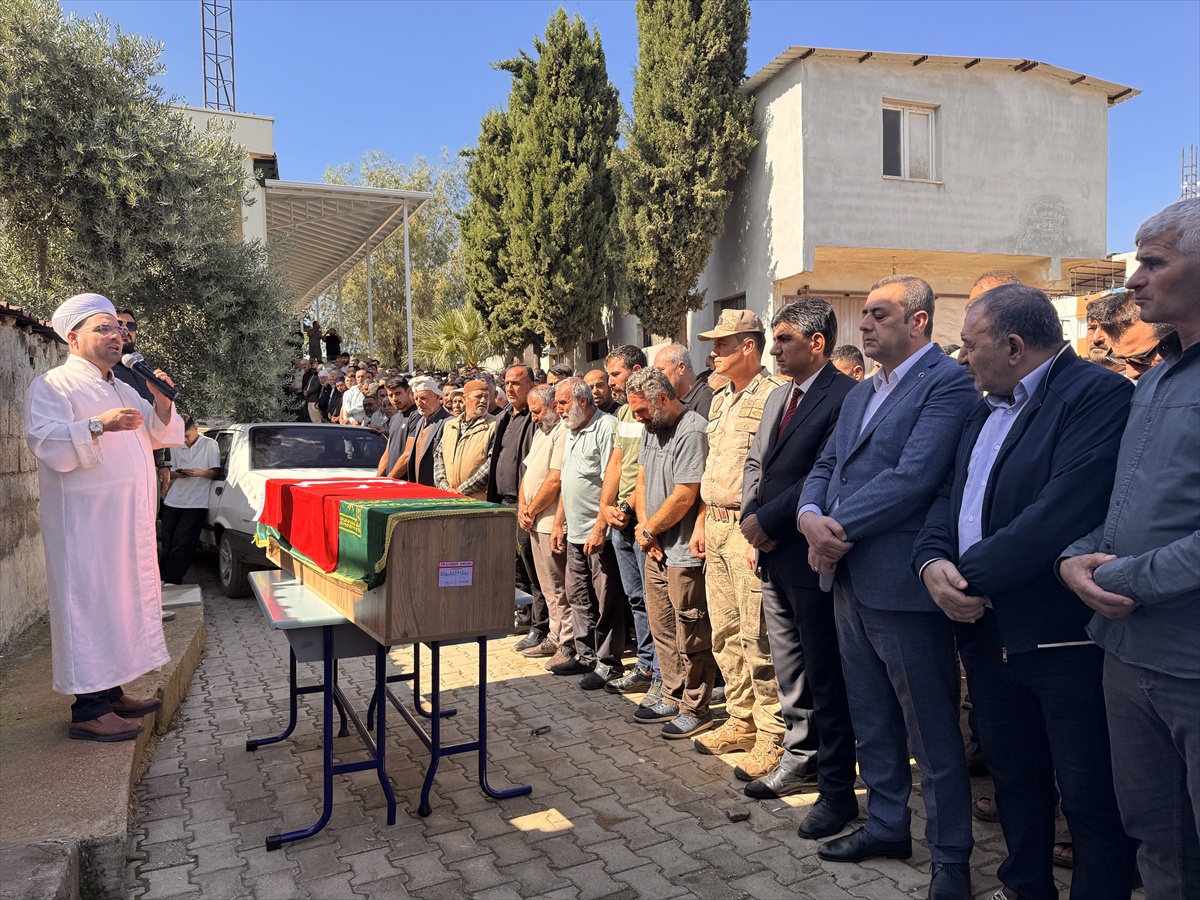 Girne açıklarında batan gemide ölen Özgür Gönül ile Mahmut Demir toprağa verildi