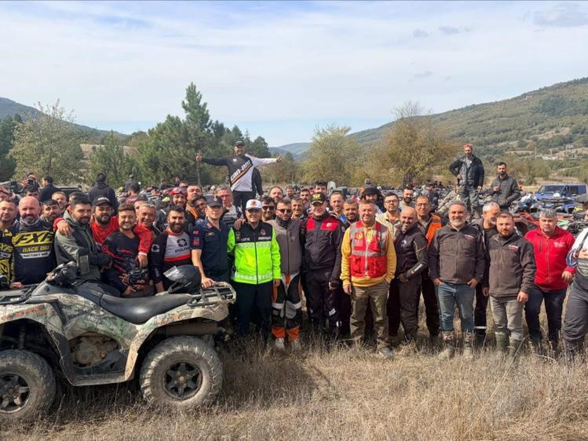 Bilecik Bozüyük\'te 100 ATV ve yaklaşık 150 kişi jandarma eşliğinde Erikli\'ye ilerledi