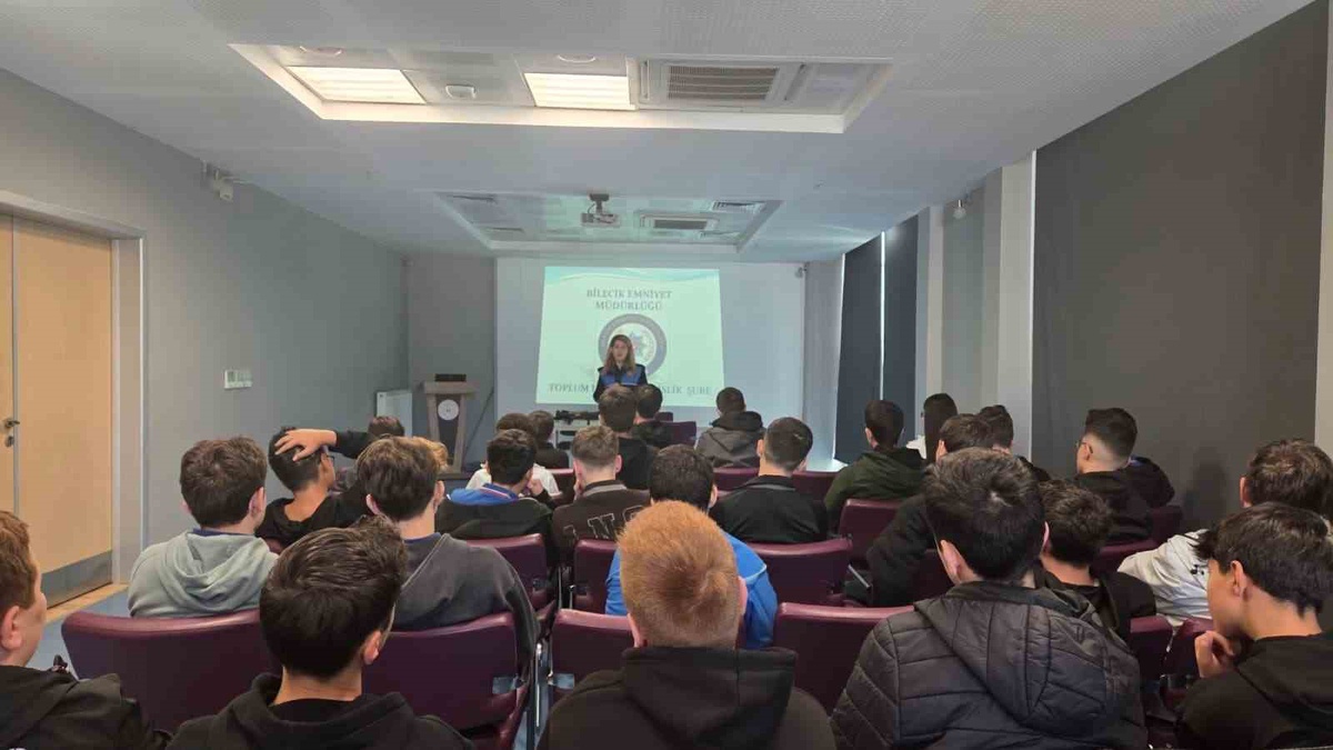 Bilecik\'te 95 lise öğrencisi akran zorbalığı ve güvenli internet eğitimi aldı