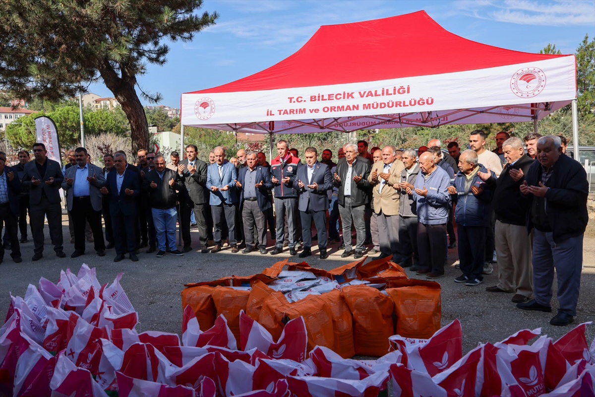 Bilecik\'te 306 üreticiye 717 torba kanola tohumu, 260 üreticiye yem tohumu verildi