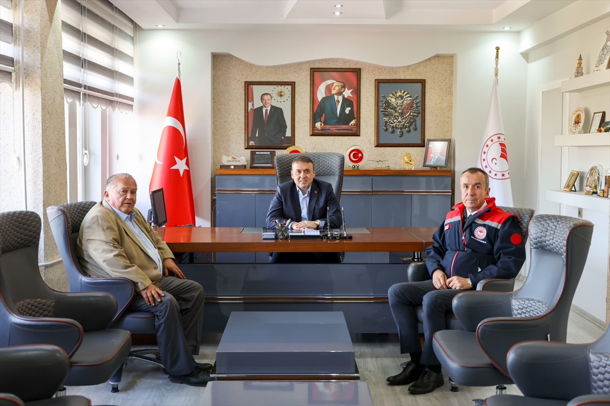 Bilecik Valisi Sözer, İl Tarım ve Orman Müdürlüğünü ziyaret edip bilgi aldı