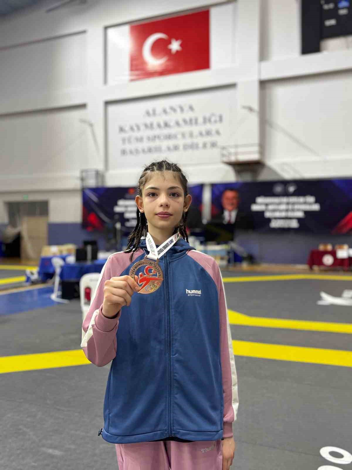 Bilecikli taekwondocu Elçin Berra Tuzsuz, Bükreş\'teki Avrupa seçmelerine davet edildi