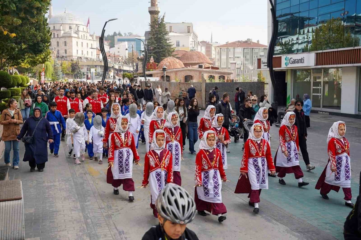 Bolu\'da Amatör Spor Haftası, yürüyüşün ardından Anıtpark\'ta devam etti