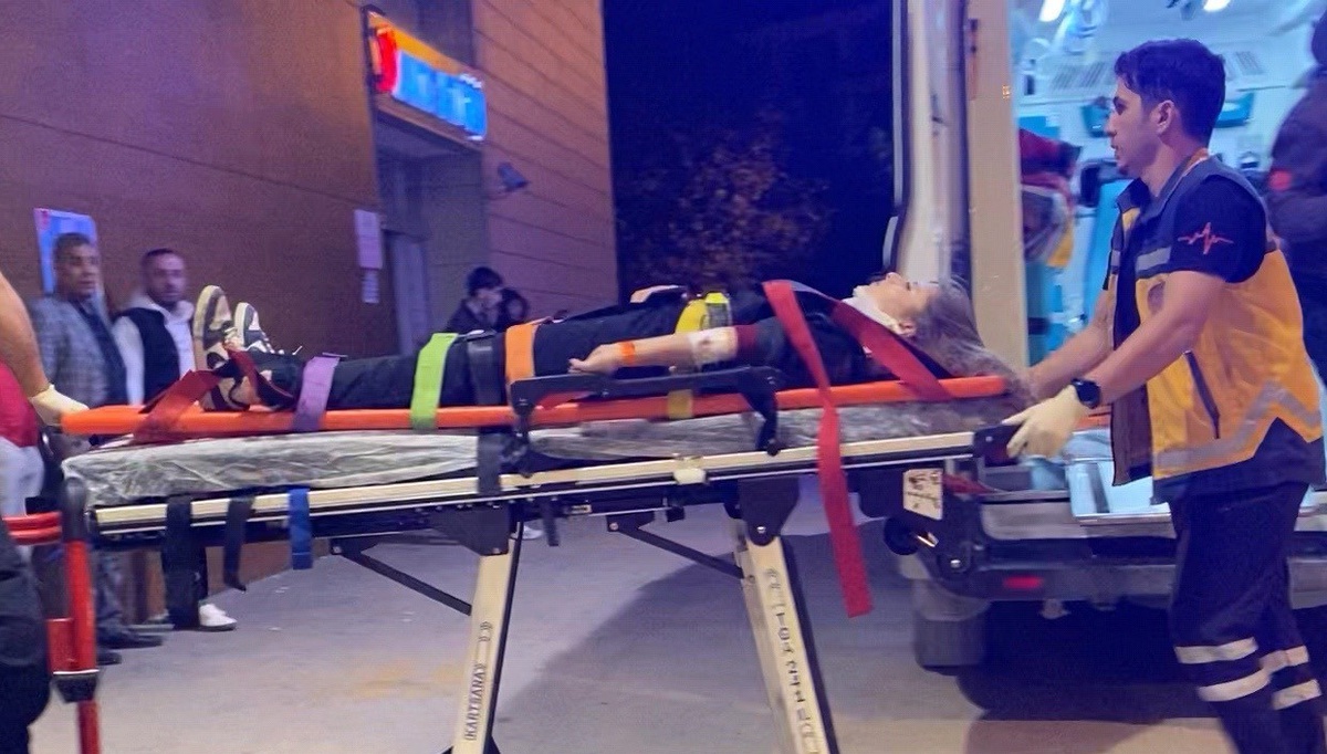 Bursa İnegöl\'de motosiklet otomobille çarpıştı, kazada 2 kişi yaralandı
