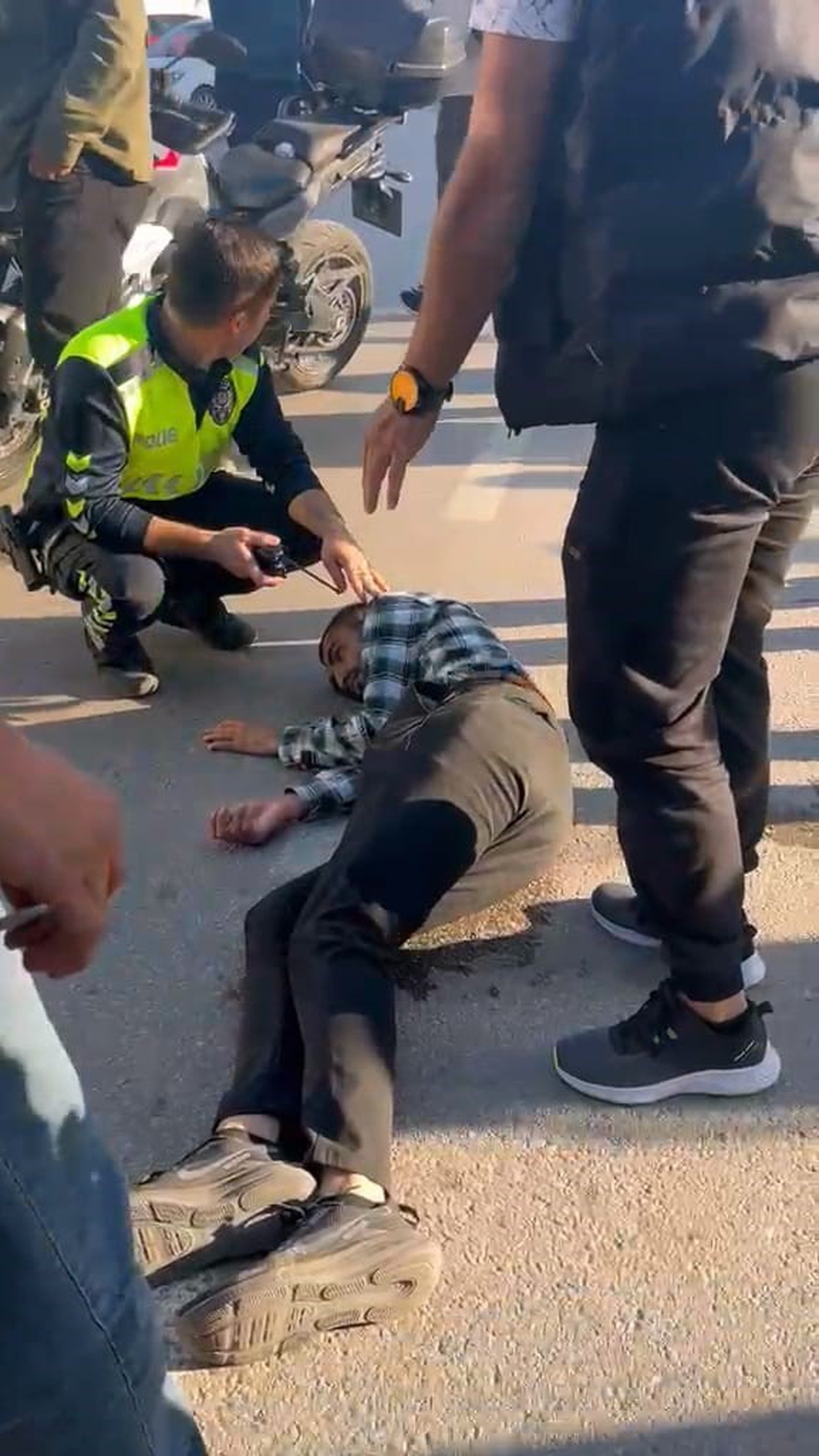 Bursa İnegöl\'de özel halk otobüsü, 24 yaşındaki gence çarparak yaraladı