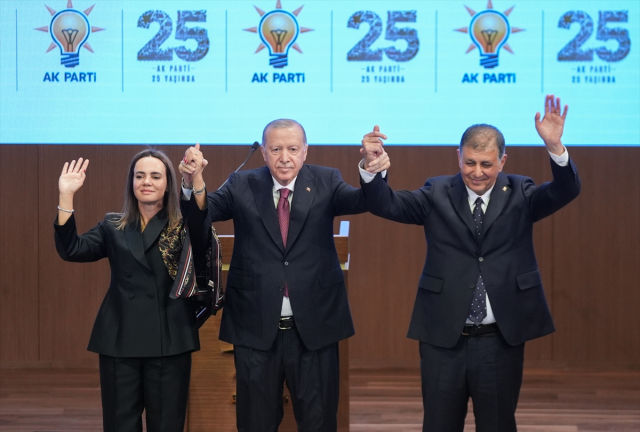 İzmir Büyükşehir Belediye Başkanı Tugay, basın mensuplarının sorularını yanıtladı: