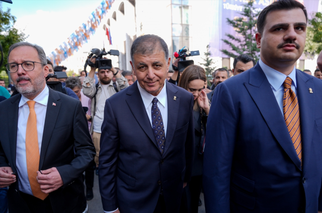 İzmir Büyükşehir Belediye Başkanı Tugay, basın mensuplarının sorularını yanıtladı: