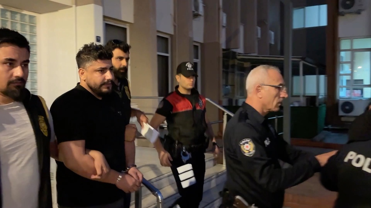 Cinayet soruşturmasında firari iş insanı Levent Demir taziye için Aydın\'da yakalandı