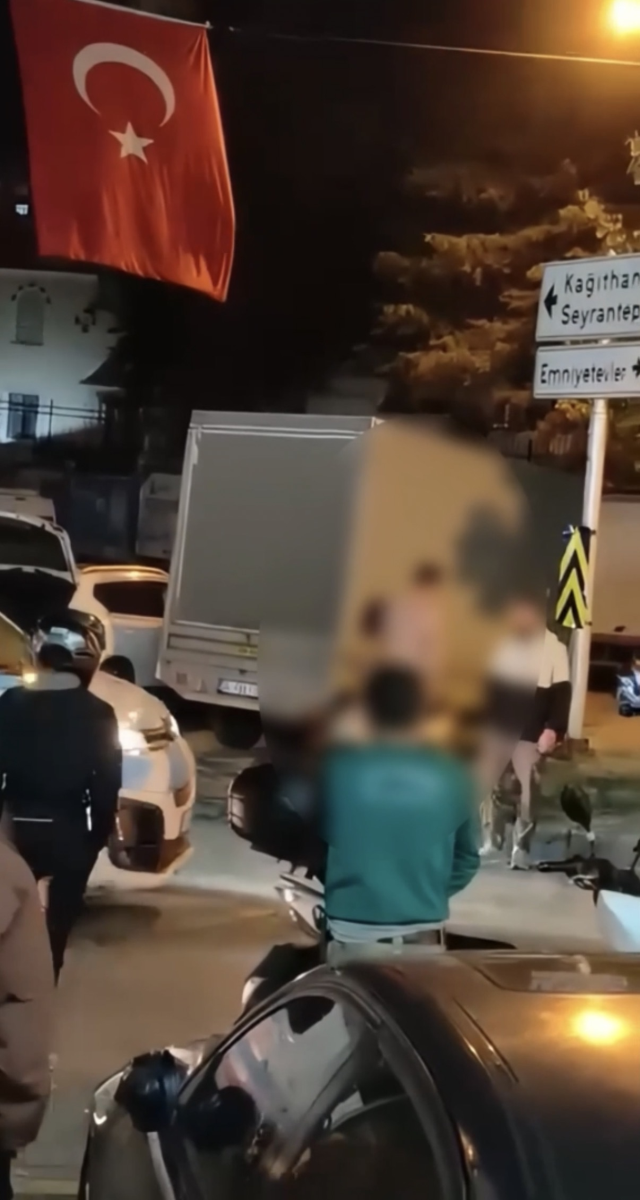 Çıplak halde markete girip