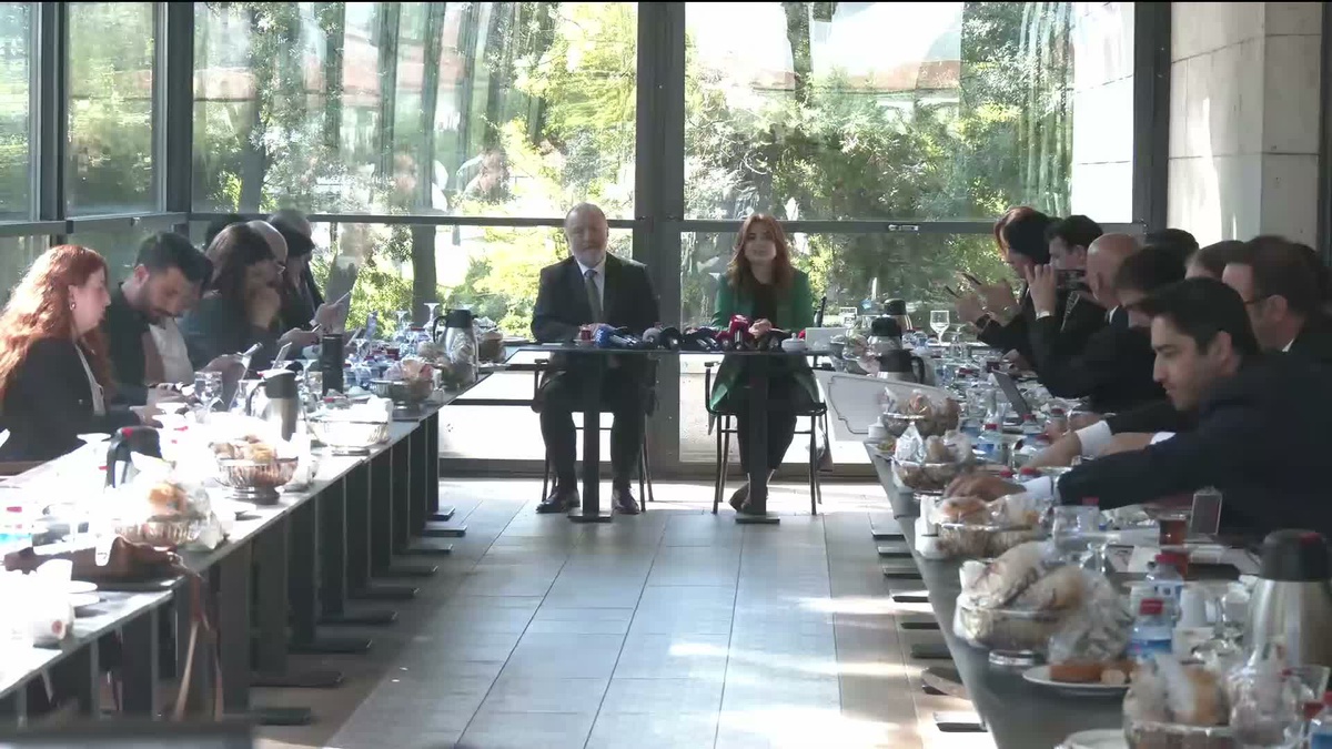 DEM Parti Grup Başkanvekilleri parlamento muhabirlerinin soruları cevapladı... Sezai Temelli: "MGK vesayetine bağlanmış bir yasayla karşı karşıyayız"