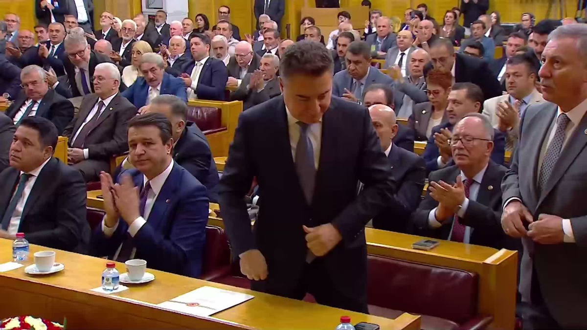 Babacan, SPK ve Borsa İstanbul kadrolarına derhal görevden alma çağrısı yaptı