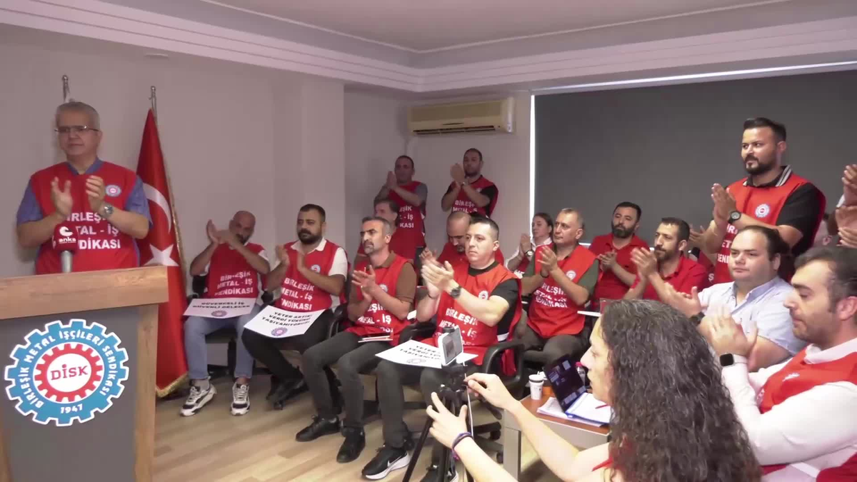 DİSK\'e bağlı 16 sendika, seçilmiş belediye başkanlarının görevine iadesini istedi