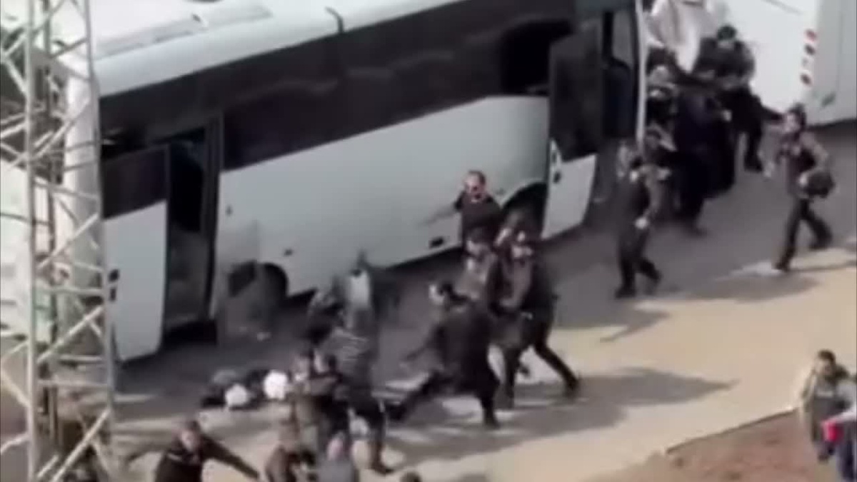 Diyarbakır Şehir Hastanesi şantiyesinde 75 işçinin 9 günlük eylemine polis müdahale etti