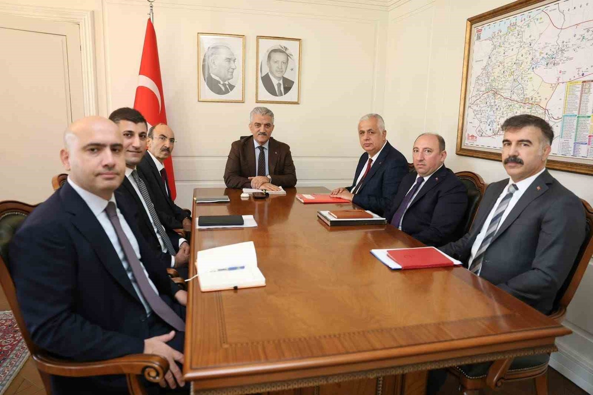 Düzce\'de Vali Makas başkanlığındaki toplantıda projelerin son durumu ele alındı