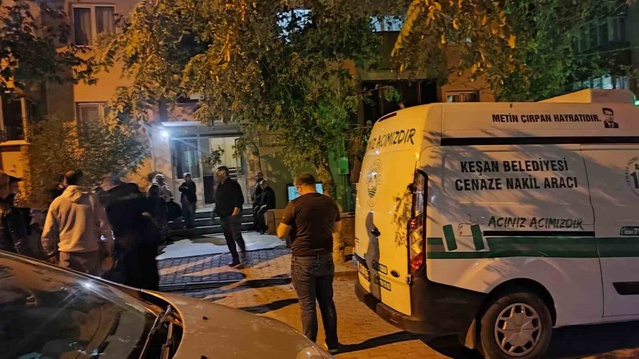 Edirne Keşan'da evinde hareketsiz bulunan 58 yaşındaki kişi hayatını kaybetti.