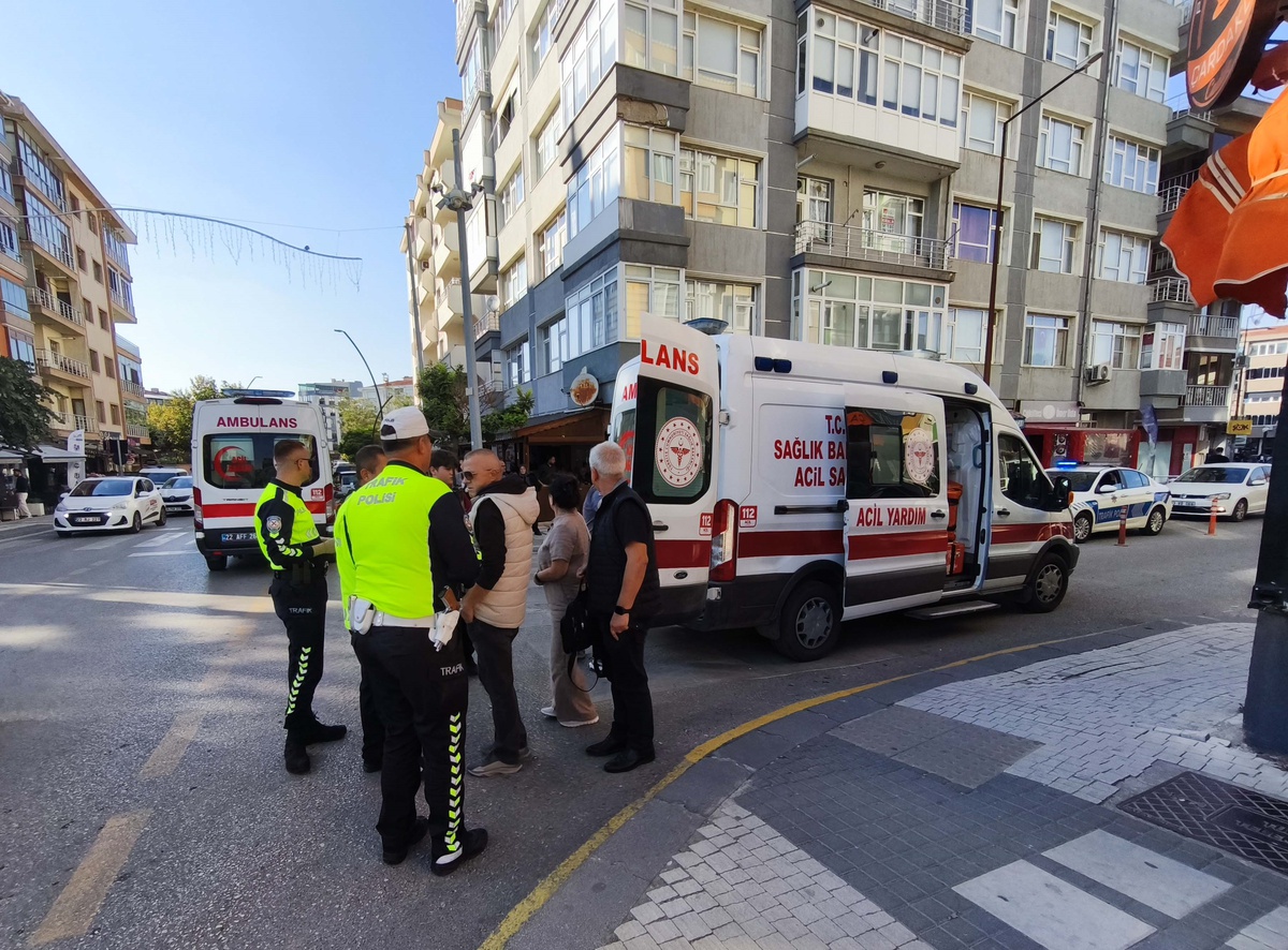 Edirne Keşan\'da yolcu minibüsünün çarptığı 2 kadın yaralandı, durumları iyi