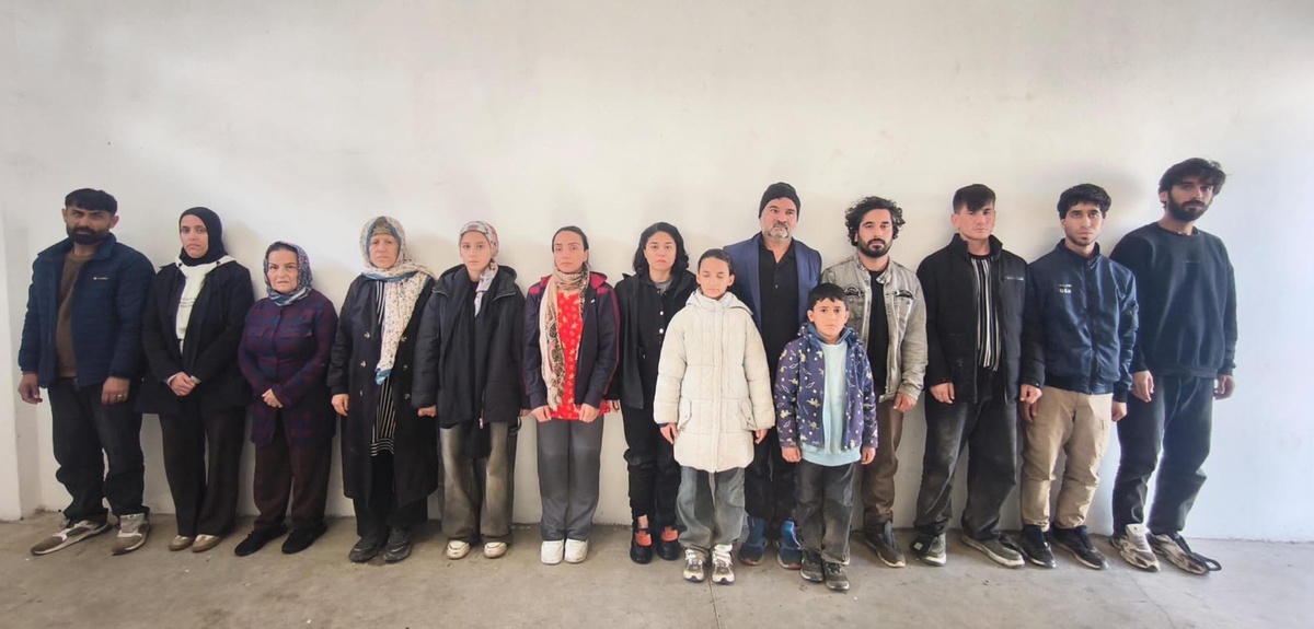 Edirne Meriç\'te takip sonucu 16 kaçak göçmen yakalandı, 2 organizatör tutuklandı