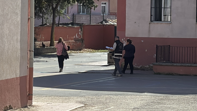Edirne'de ortaokulda silah alarmı! Öğrencinin çantasından kuru sıkı tabanca çıktı