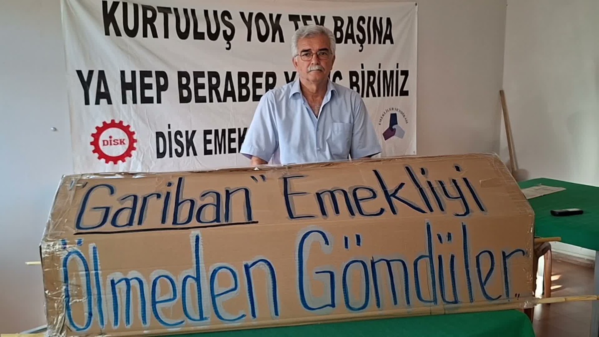 Emekli-Sen Osmaniye Şube Başkanı, TÜİK rakamlarını sembolik tabutla protesto etti