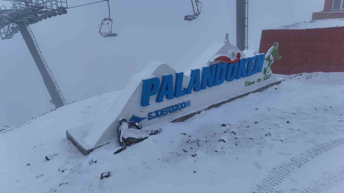 Erzurum Palandöken\'de kar zirveyi beyaza bürüdü, kalınlık 10 santimetreye ulaştı