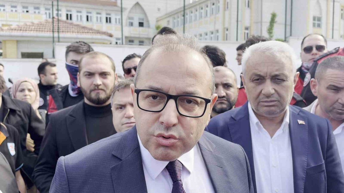 Esenyurt\'ta lisede 2 öğrenci bıçakla yaralandı, saldırgan gözaltına alındı