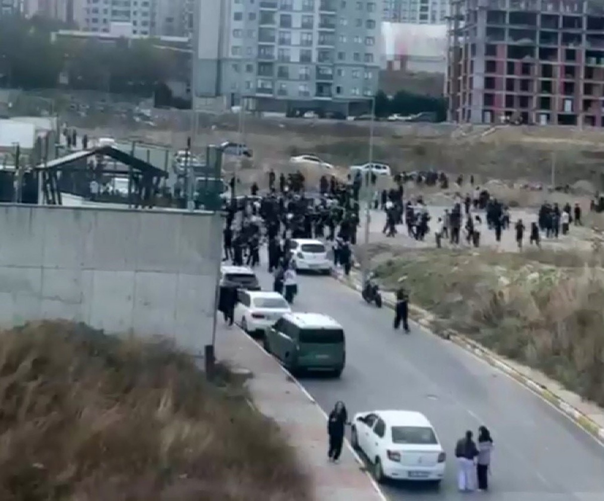 Esenyurt\'ta lisede öğrenci kavgasına polis ve sağlık ekipleri sevk edildi