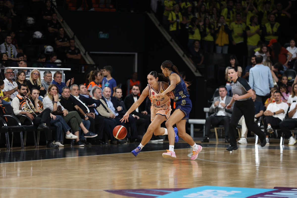 FIBA Kadınlar Süper Kupası Fenerbahçe Tarfin\'in: Çimsa ÇBK Mersin 79-71 kaybetti