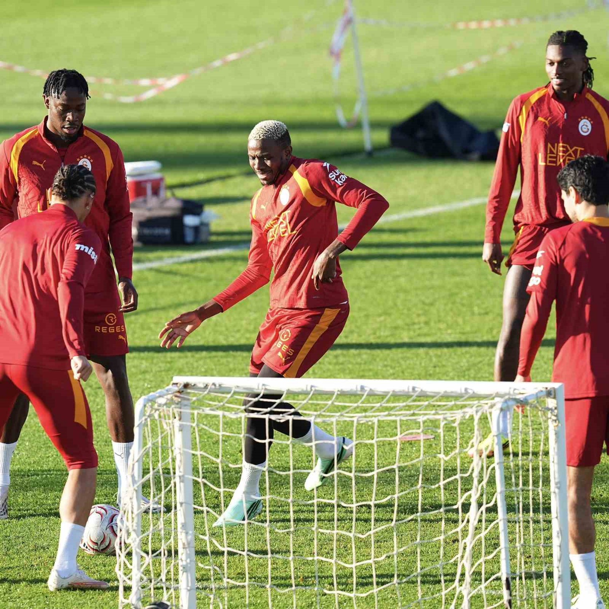 Galatasaray, Kasımpaşa maçı öncesi Kemerburgaz\'da antrenman yaptı