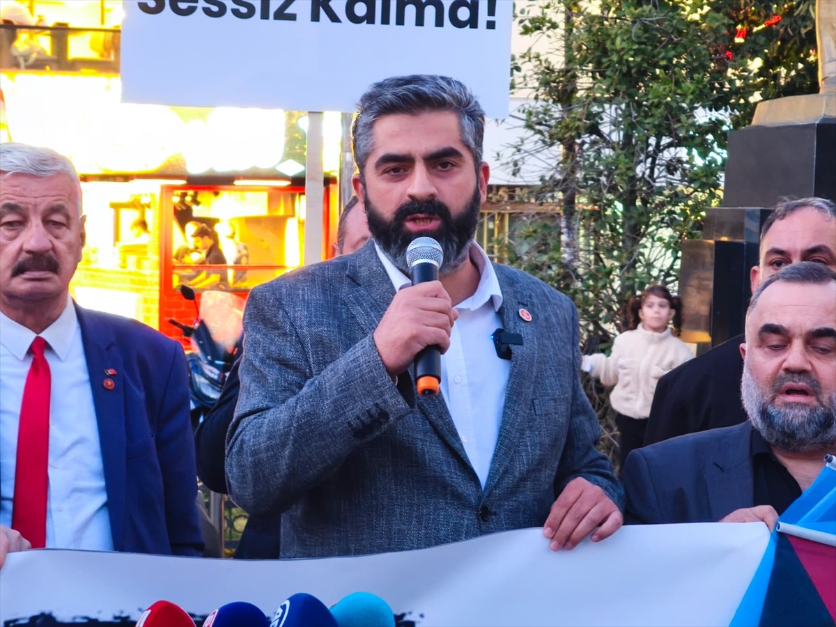 Gaziosmanpaşa\'da Gazze ve Doğu Türkistan yürüyüşü zeytin ağacı dikimiyle sona erdi