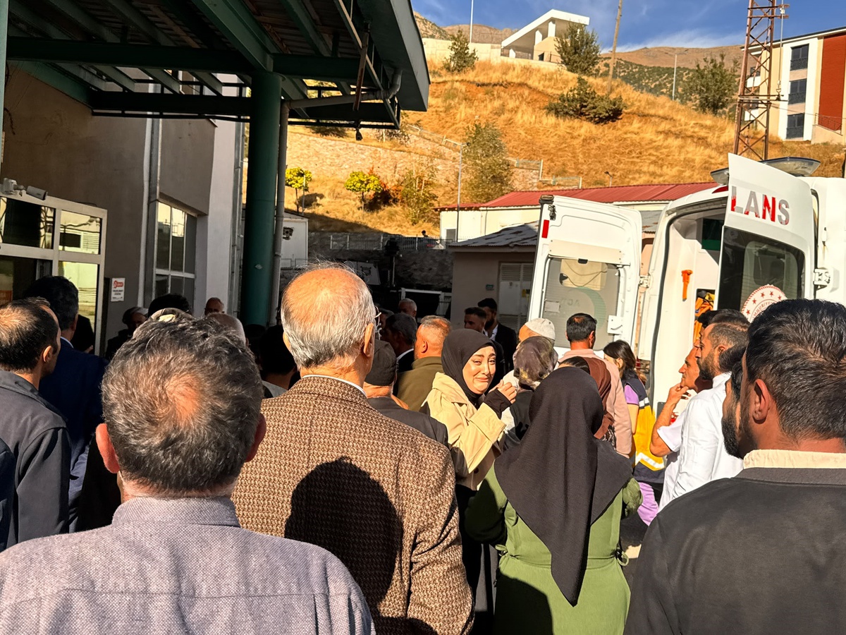 Hakkari Şemdinli\'de lastik patladı, 2 yaşındaki çocuk öldü, 7 kişi yaralandı