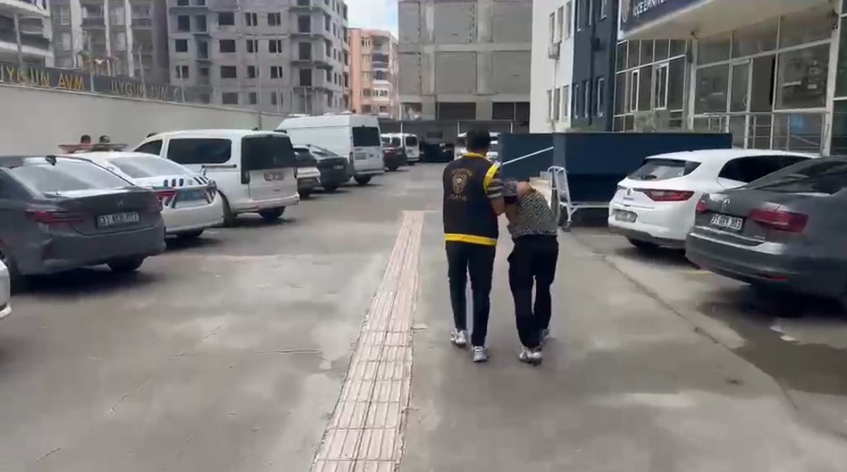 Hatay İskenderun\'da aranan şahıs, 2 yıl 5 ay 56 gün hapis cezasıyla tutuklandı