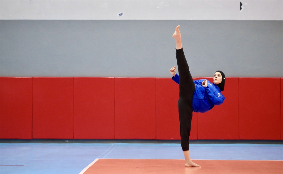 İlaçla aldığı kiloları tekvandoyla veren Elifnaz, 2028 Olimpiyatları\'na hazırlanıyor