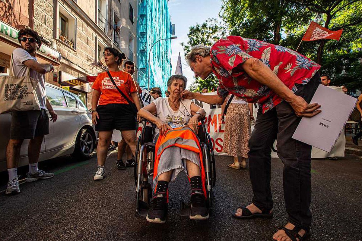 İspanya\'daki konut krizinin sembolü olan 87 yaşındaki Mari Carmen hastanede hayatını kaybetti