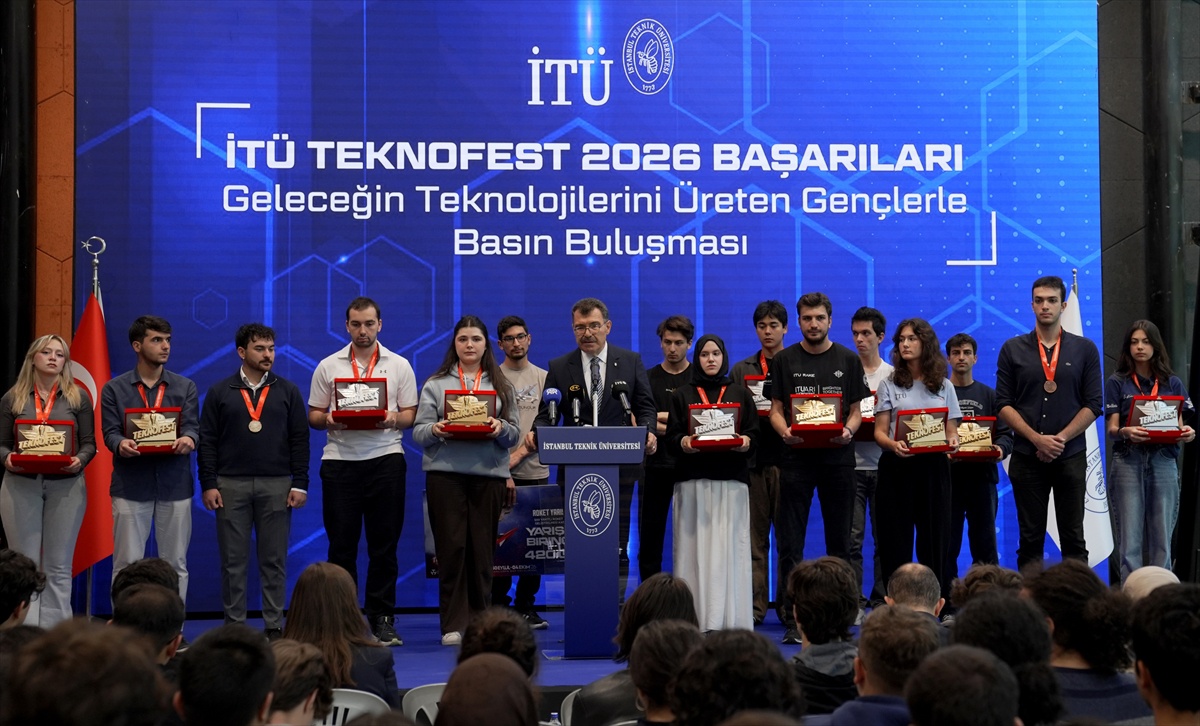 TEKNOFEST 2026\'da 19 ödül kazanan İTÜ öğrenci takımları Rektör Mandal\'la buluştu