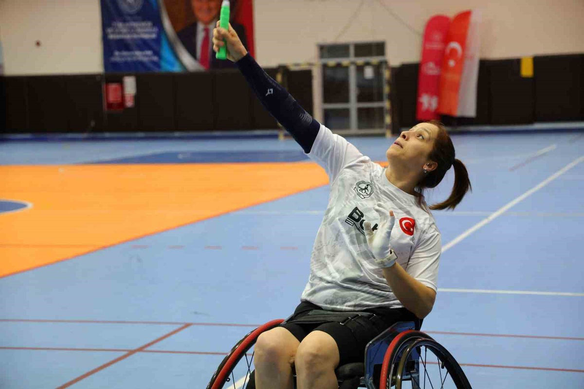 Adanalı Narin Uluç, Japonya'daki para badminton turnuvasında bronz madalya kazandı