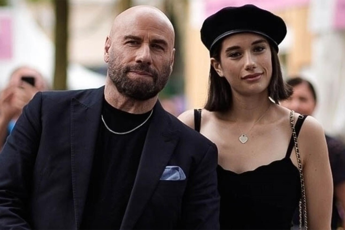 John Travolta\'nın kızı podyuma çıktı! Paris\'te tüm gözler onun üzerindeydi