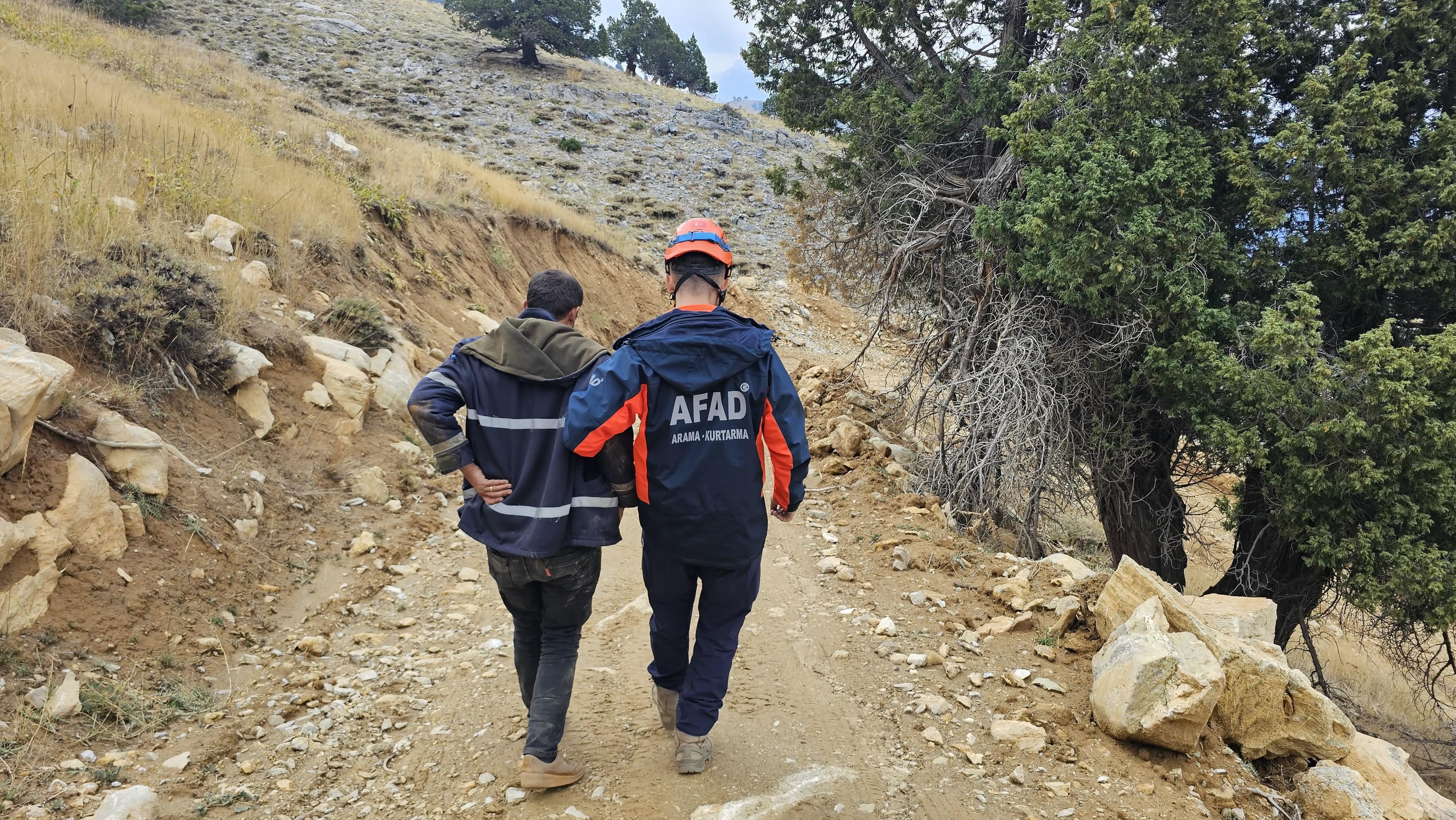 <a class='keyword-sd' href='/kahramanmaras/' title='Kahramanmaraş'>Kahramanmaraş</a> <a class='keyword-sd' href='/goksun/' title='Göksun'>Göksun</a>'da dağlık arazide rahatsızlanan kişi hastaneye ulaştırıldı