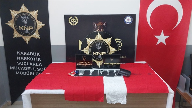 Karabük'te narkotik köpeği Dora'nın katıldığı operasyonda 3 şüpheli tutuklandı