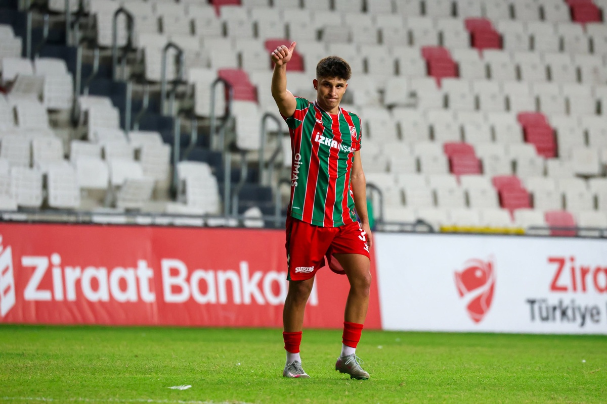 Eren Arda Şan\'ın 2 golüyle Karşıyaka 1923 Afyonkarahisarspor\'u 3-1 yenip 2\'de 2 yaptı