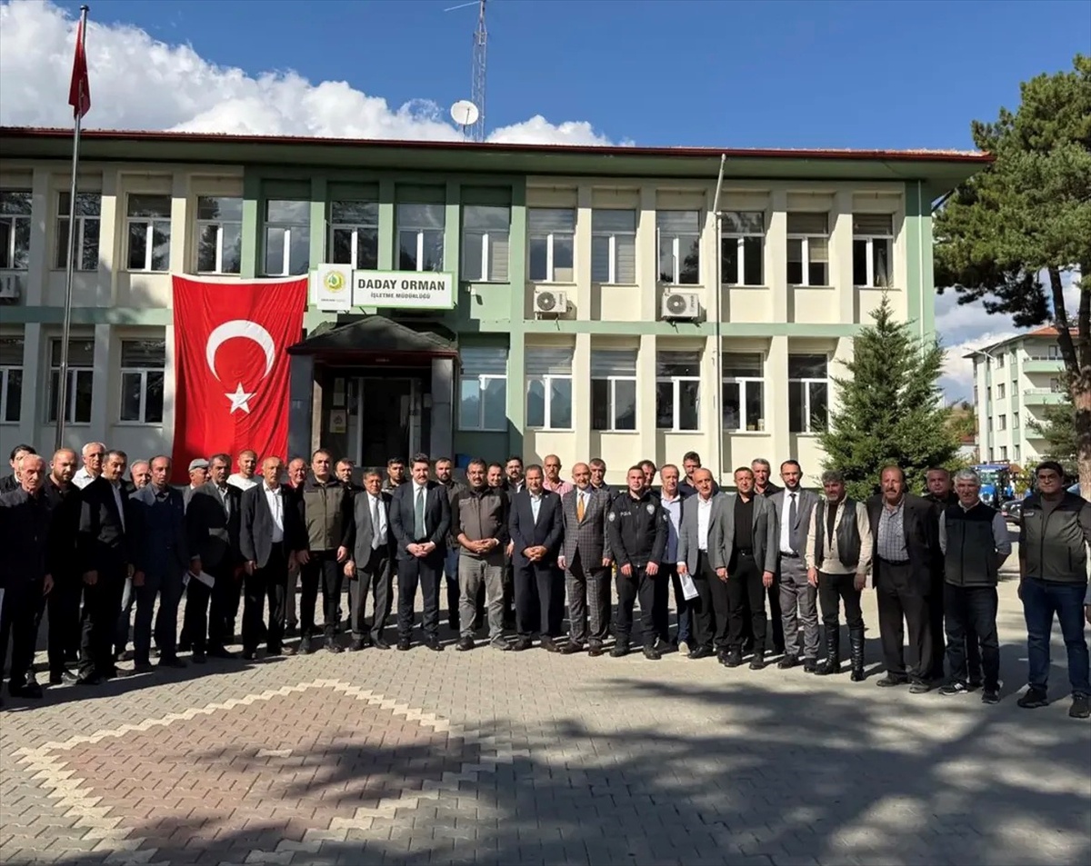 Kastamonu Daday\'da 167 orman köylüsüne ORKÖY\'den traktör ve testere desteği verildi