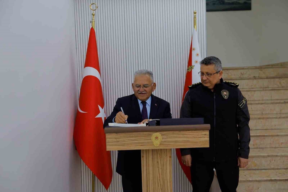 Kayseri\'de Başkan Büyükkılıç, İl Emniyet Müdürü Ergen\'e hayırlı olsun ziyareti yaptı