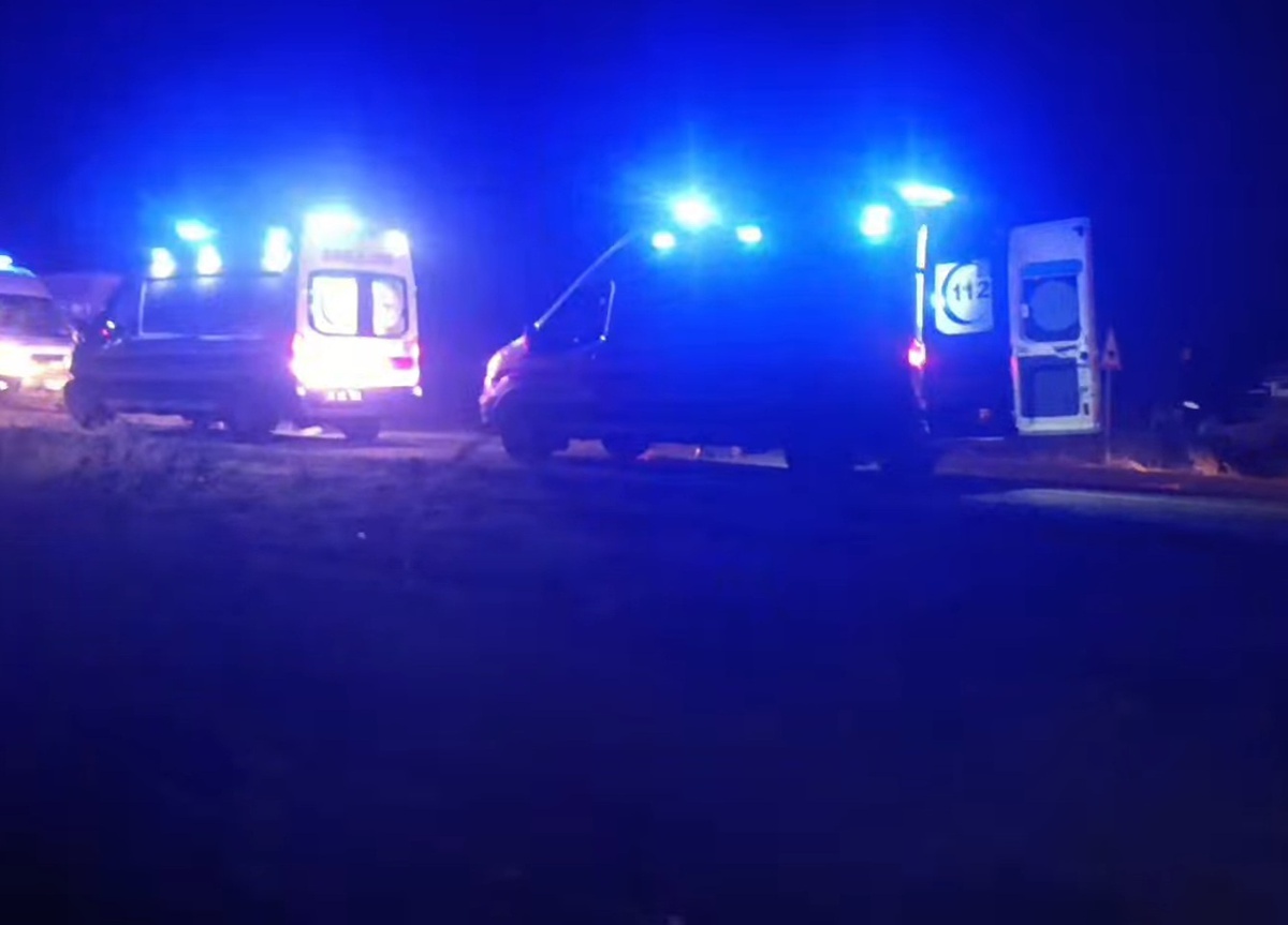 Kayseri’de iş makinesi ile 2 işçi servisi çarpıştı: 1 ölü, 15 yaralı