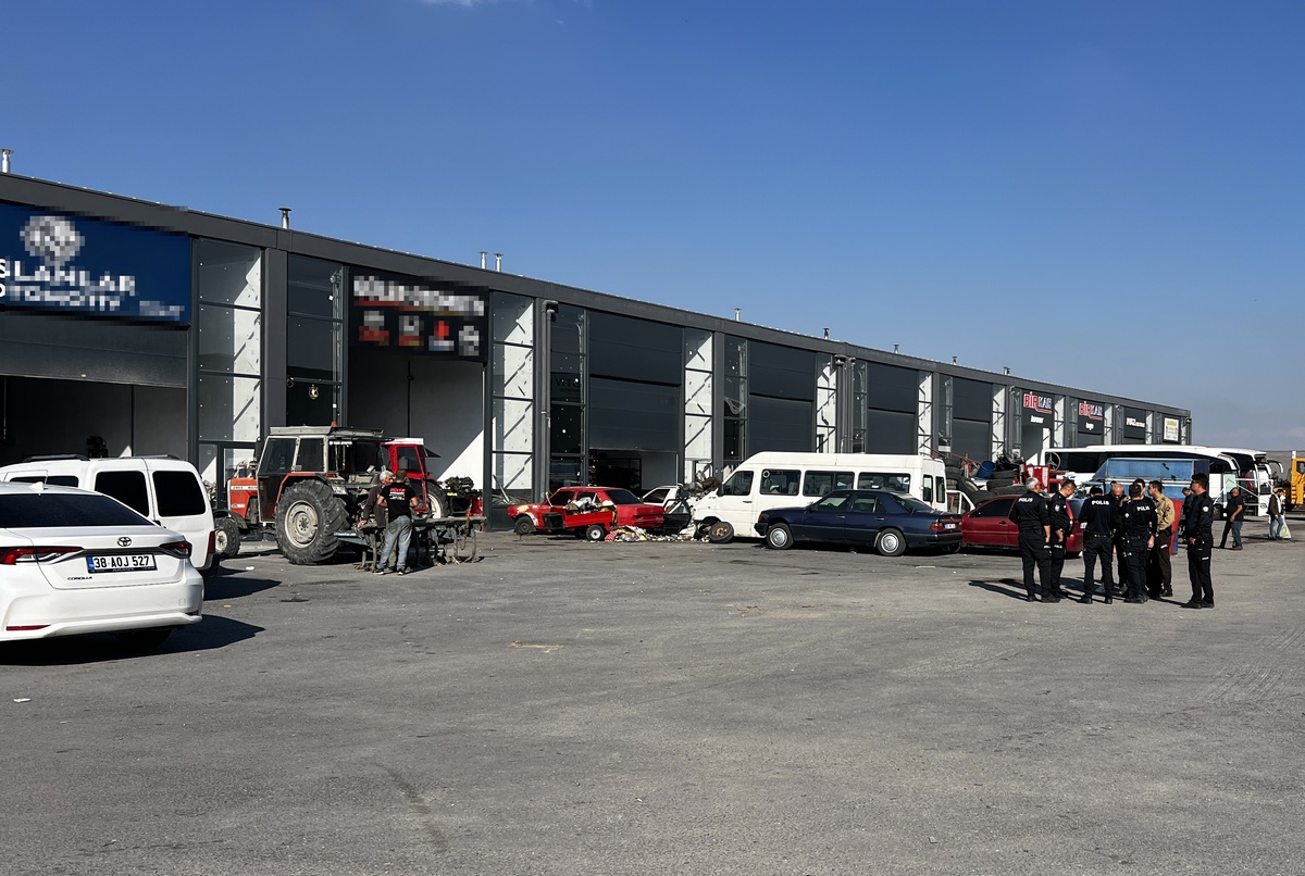 Kayseri\'de oto tamirhanesindeki tartışmada Ö.B., kardeşi Ö.Ç.B.\'yi tüfekle yaraladı