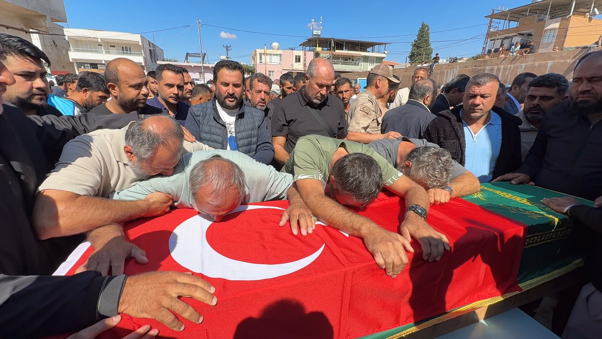 Kıbrıs açıklarında kazada ölen Mahmut Demir, Hatay Reyhanlı\'da toprağa verildi
